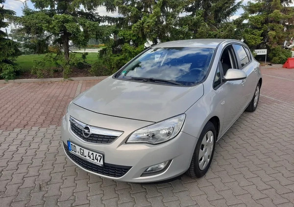 Opel Astra cena 20900 przebieg: 127000, rok produkcji 2010 z Kołobrzeg małe 326